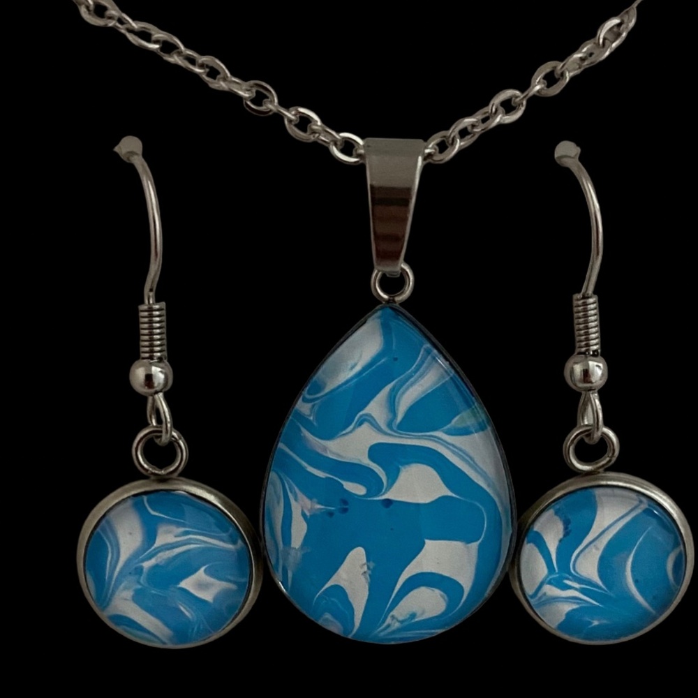 Blue and White Fluid Art Jewelry Set